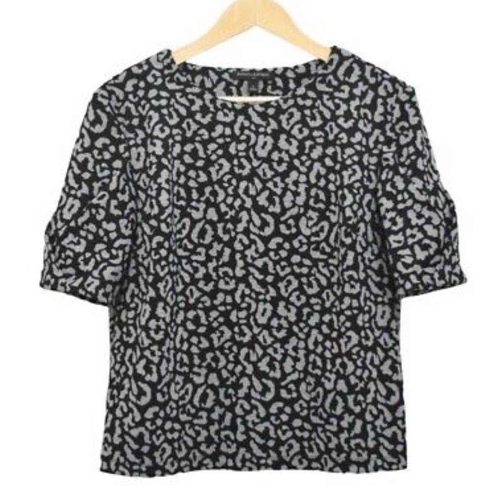 𝅺banana REPBULIC Gray Black Leopard Print Short Sleeve Top Women's Size XS